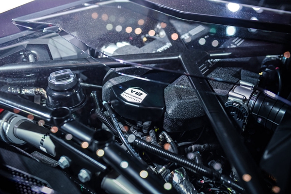 08 - 兰博基尼Aventador S搭载6.5升自然吸气式V12发动机.jpg