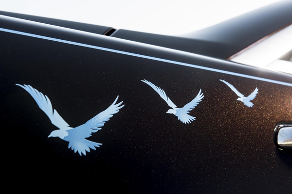 【新闻图片】高级定制车身腰线更能体现Mark Court的功力和技艺.jpg