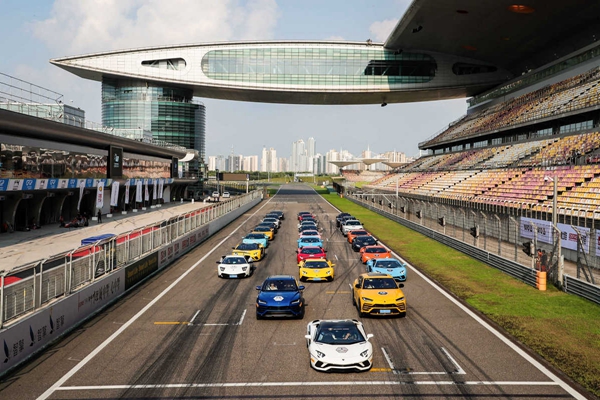 03 - 兰博基尼赛道巡游.jpg