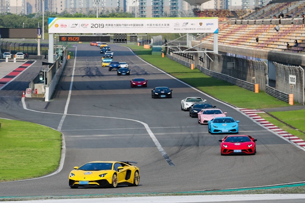 04 - 兰博基尼赛道巡游.jpg