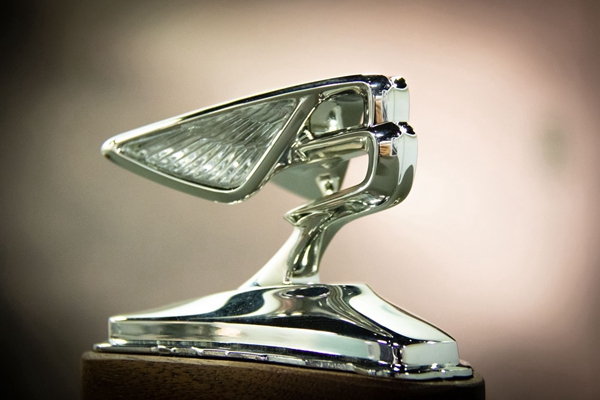 宾利双飞翼“B”字立标 (4).jpg