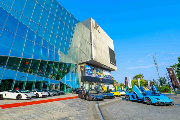 01- 兰博基尼厦门盛大开业.jpg