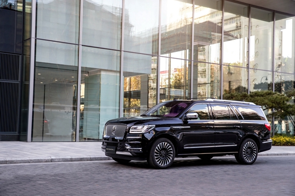 全新林肯领航员长轴版Navigator L-外观-4.jpg