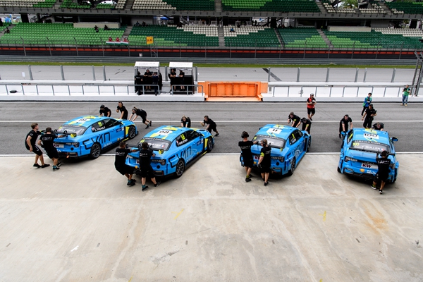 1576422580407_3_4.领克车队历史性荣膺2019 WTCR年度冠军.jpg