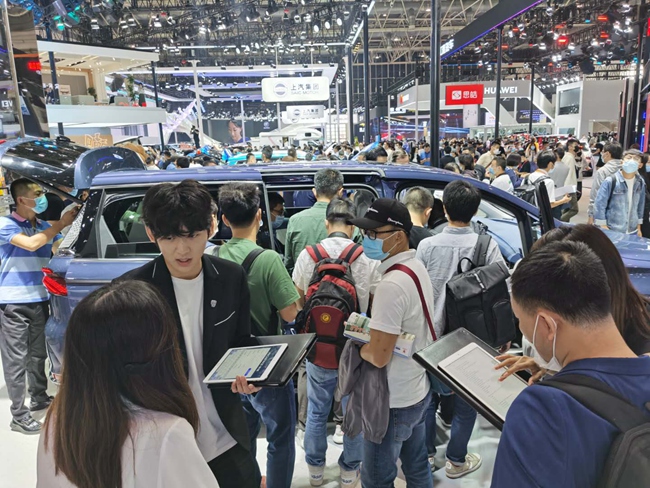 荣威iMAX8人气火爆 (1).jpg