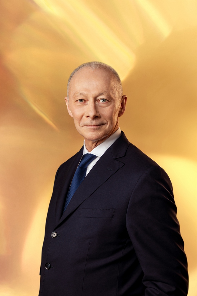 4. 捷豹路虎全球首席官Thierry Bolloré先生正式发布了全新全球战略——重塑未来.jpg